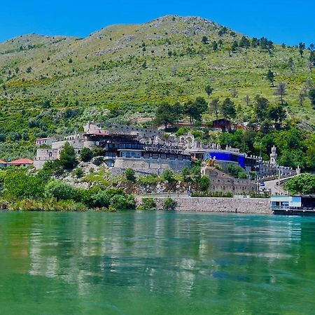 Hotel Iliria Canaj エクステリア 写真