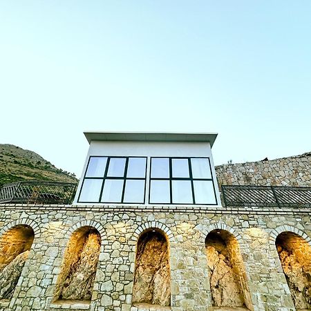Hotel Iliria Canaj エクステリア 写真