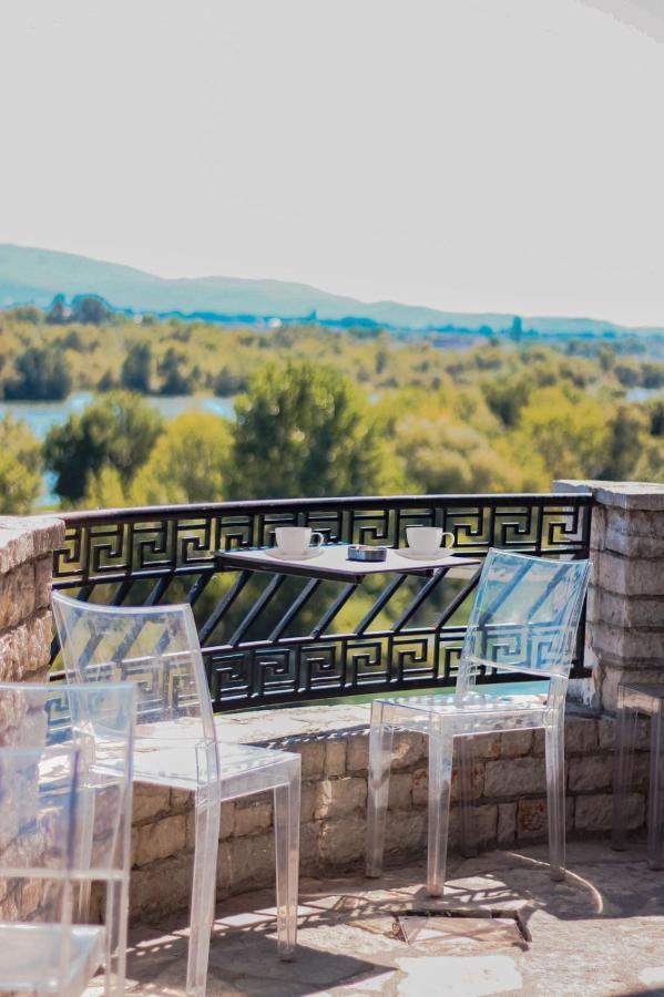 Hotel Iliria Canaj エクステリア 写真