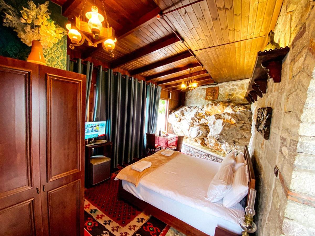 Hotel Iliria Canaj エクステリア 写真