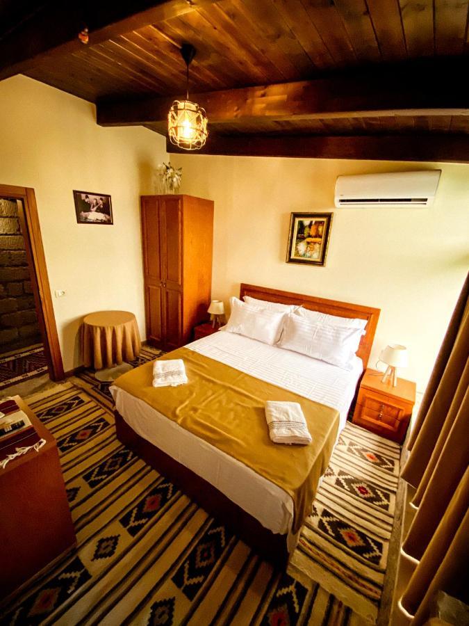 Hotel Iliria Canaj エクステリア 写真