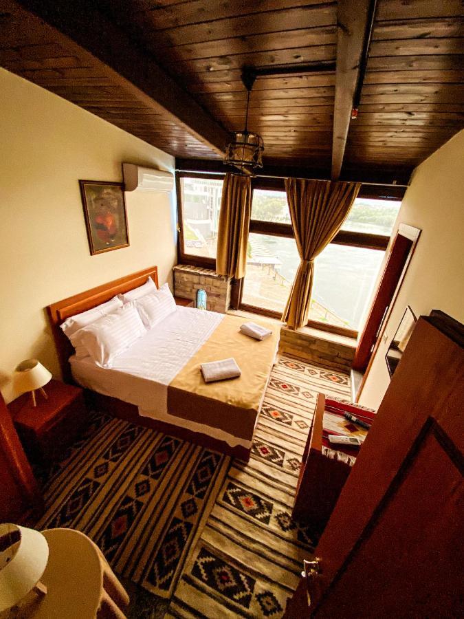 Hotel Iliria Canaj エクステリア 写真