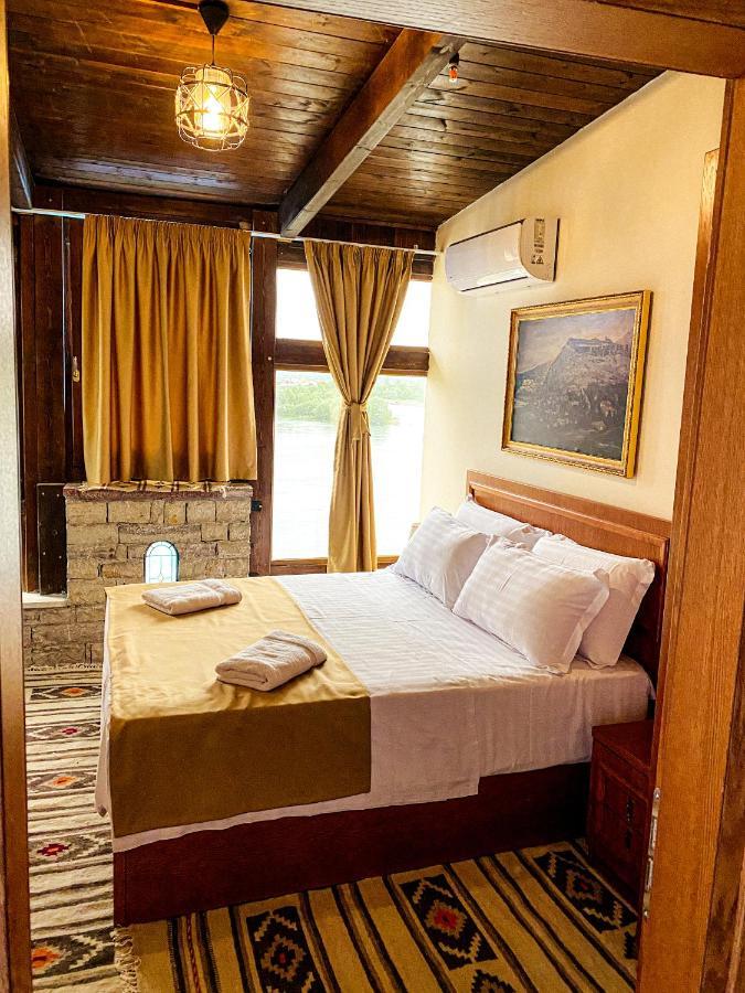 Hotel Iliria Canaj エクステリア 写真