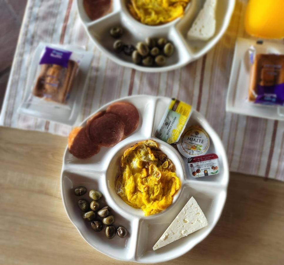 Hotel Iliria Canaj エクステリア 写真