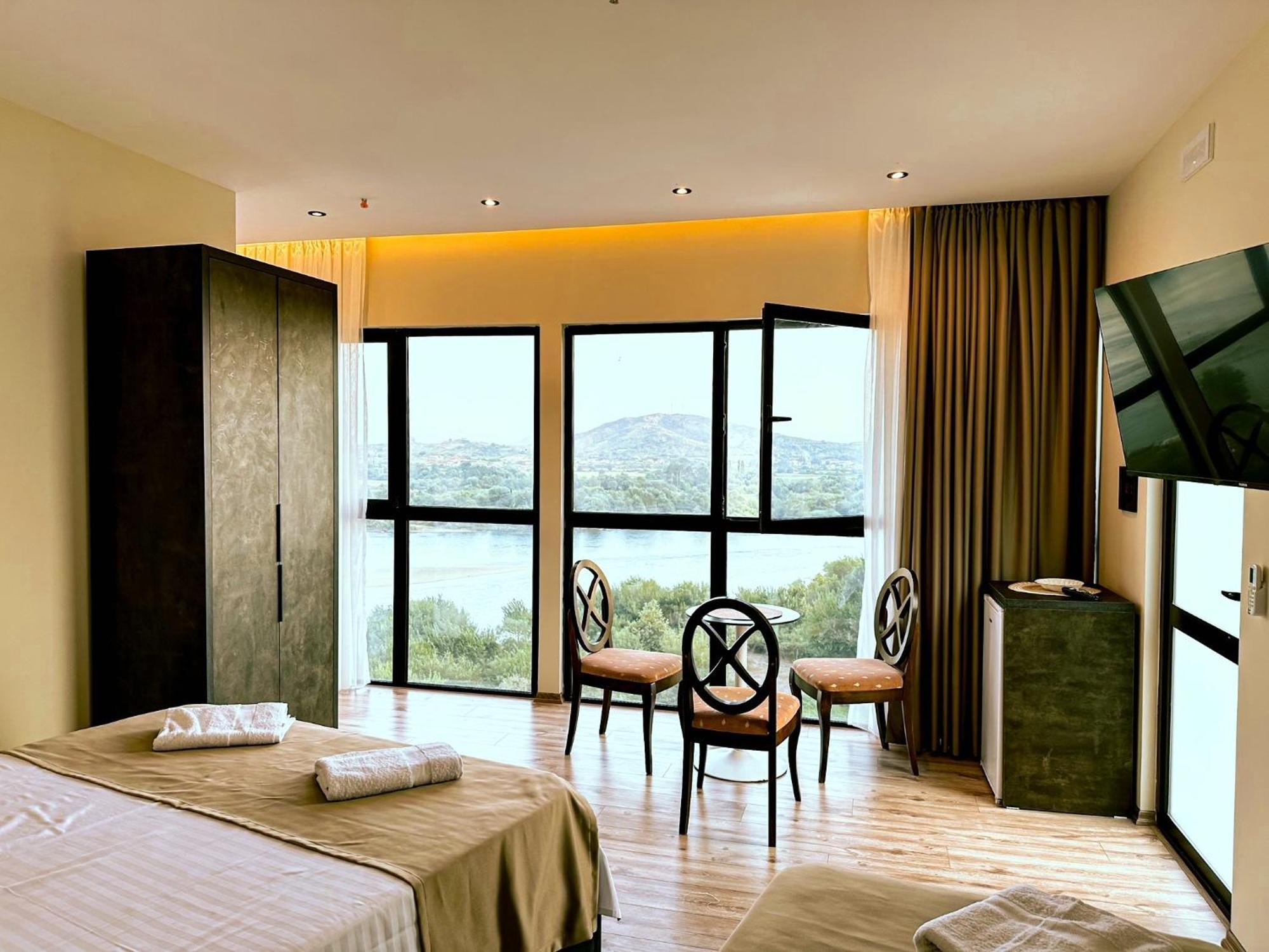 Hotel Iliria Canaj エクステリア 写真