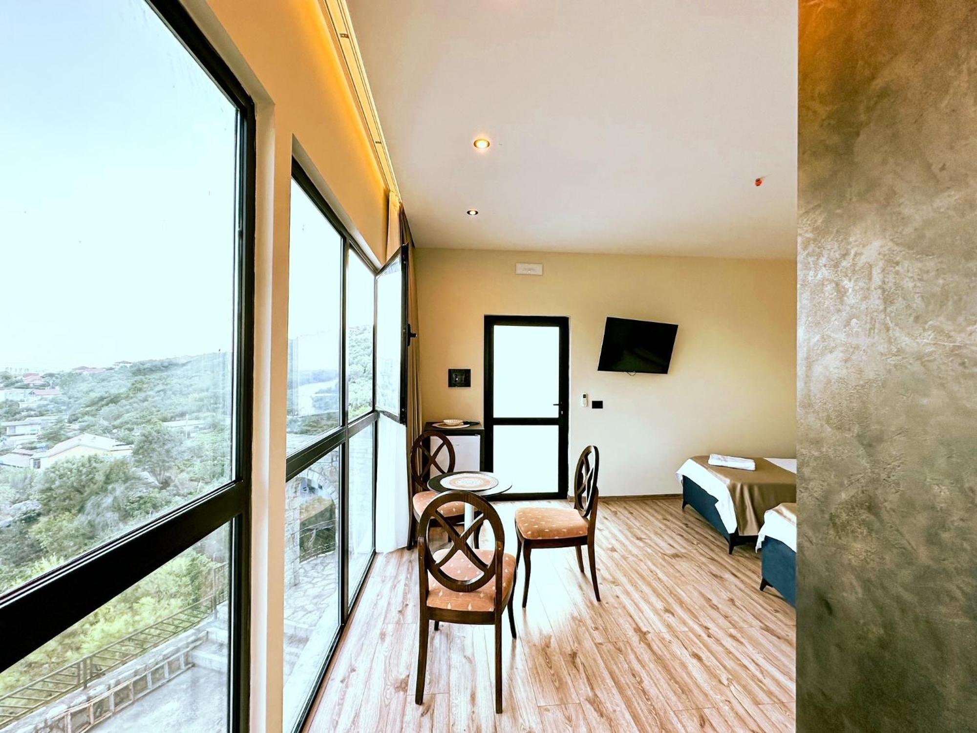 Hotel Iliria Canaj エクステリア 写真