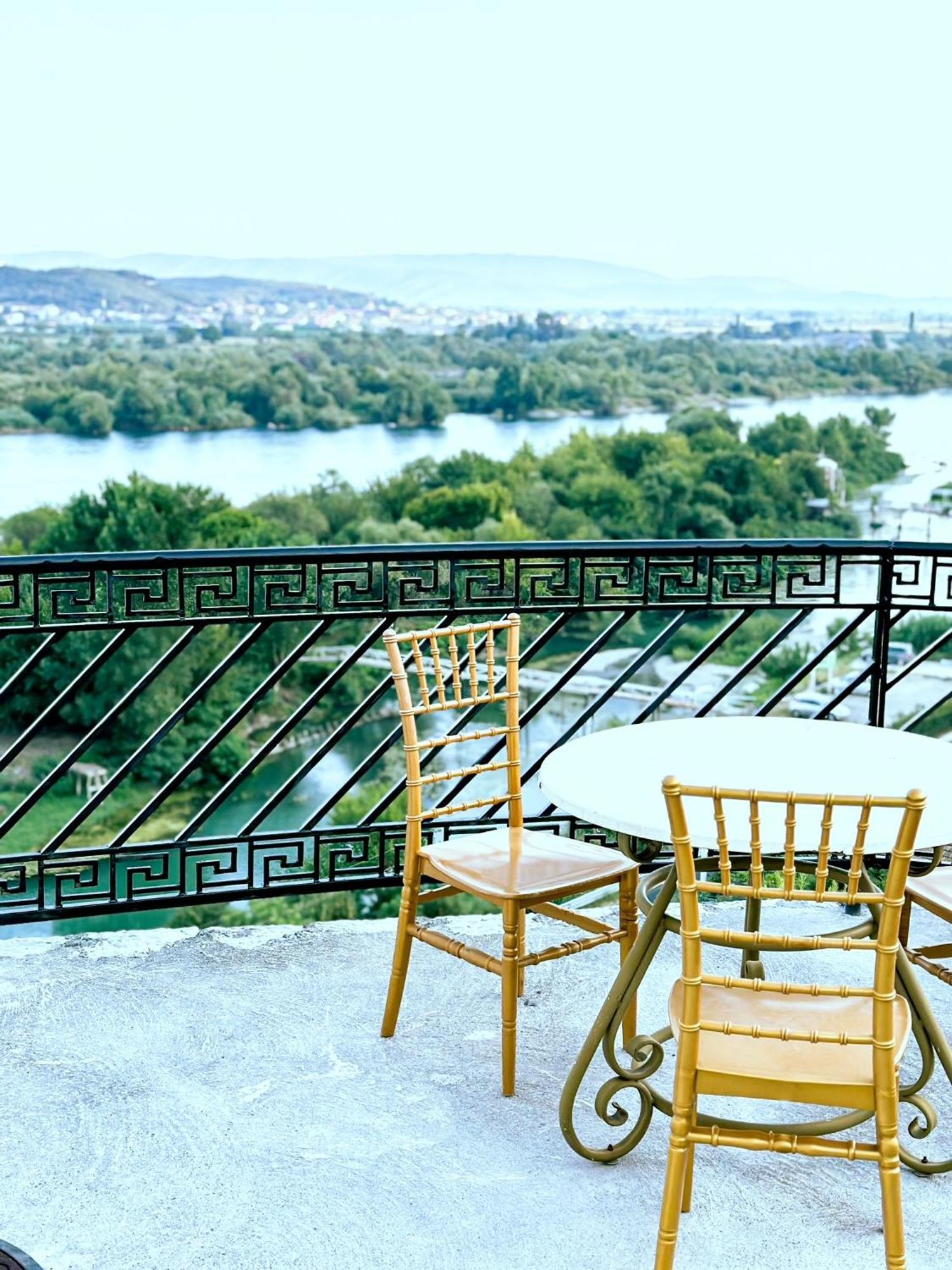 Hotel Iliria Canaj エクステリア 写真